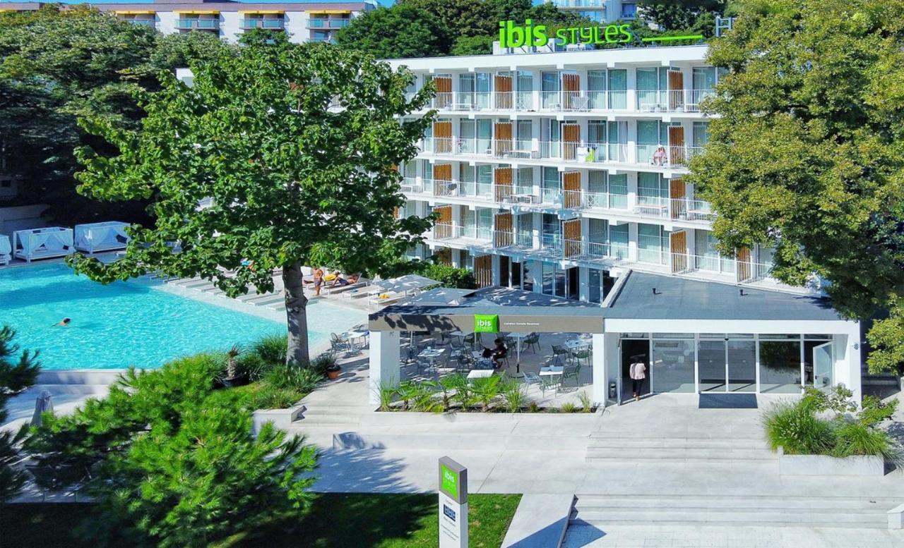 Ibis Styles Golden Sands Roomer Hotel Extérieur photo